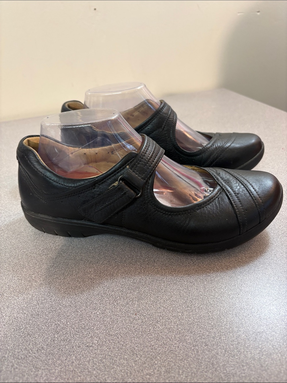 Clarks UnStructured Black Leather Mary Jane Loafers